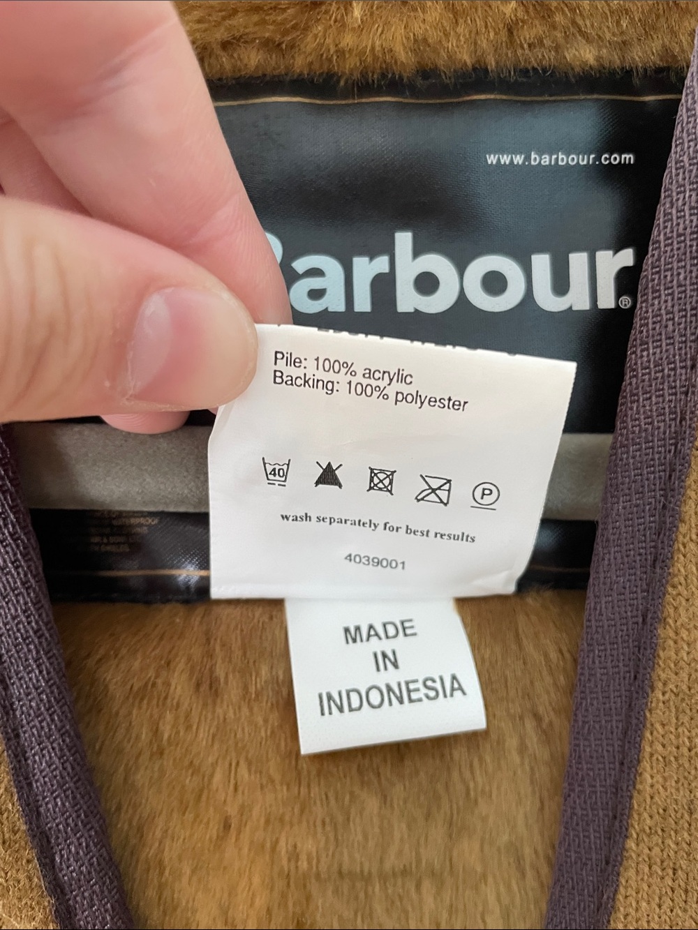 Barbour Pile Lined Vest - Picture 4 of 9